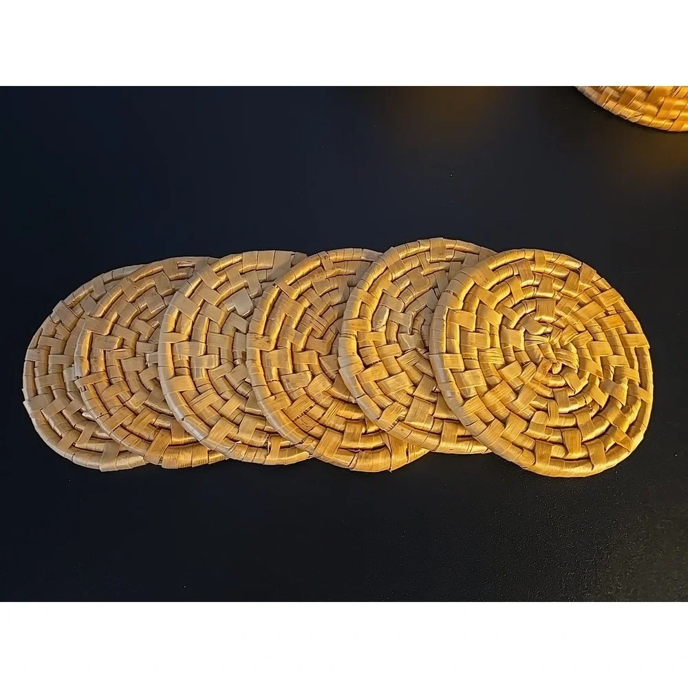 Woven Rattan Wicker Round 6 Coasters Set in Woven‎ Basket
